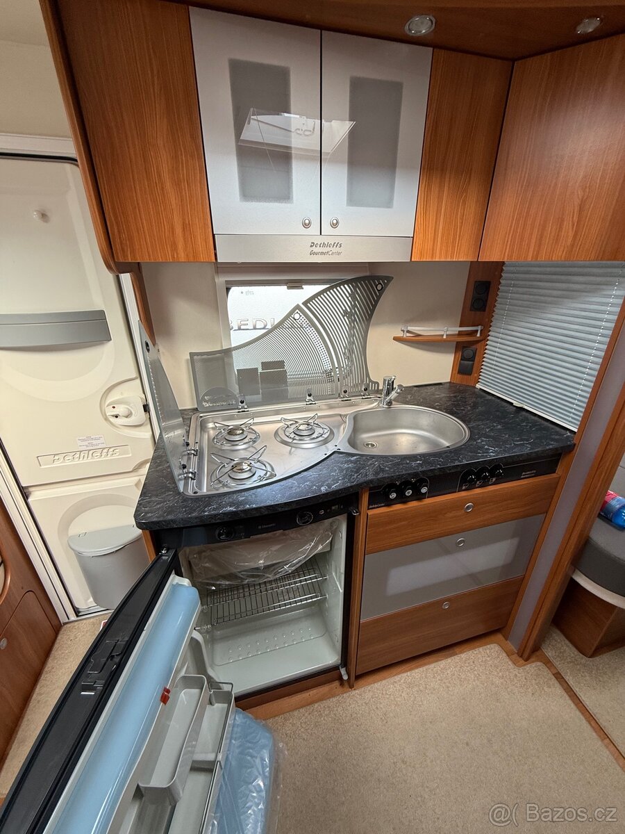 Dethleffs Nomad - předstan, sprcha - 9