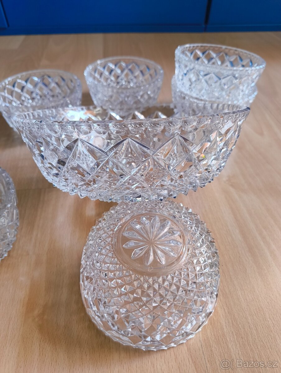 Sada skleněných misek - 9