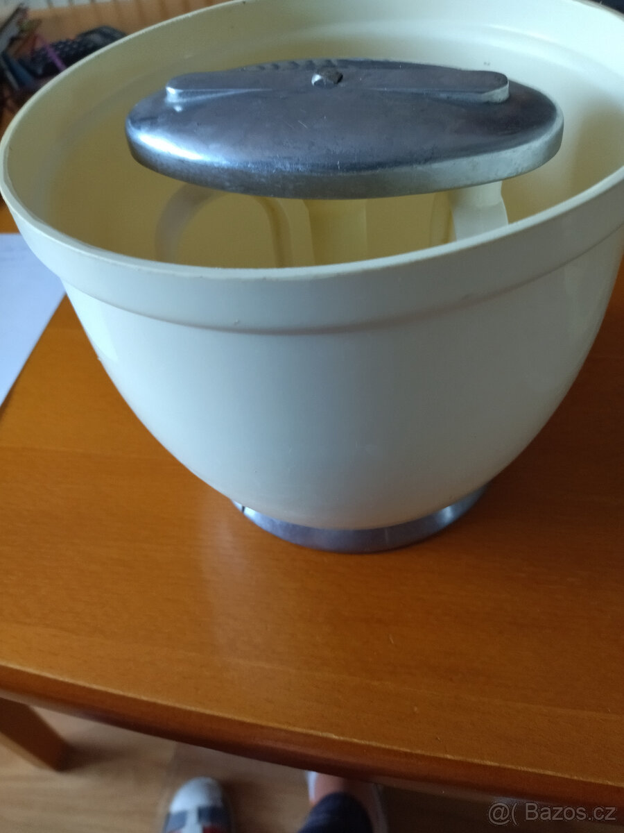 máselnice, lopata, škopík,necky,šlehač,retro termosky,mlýnky - 9