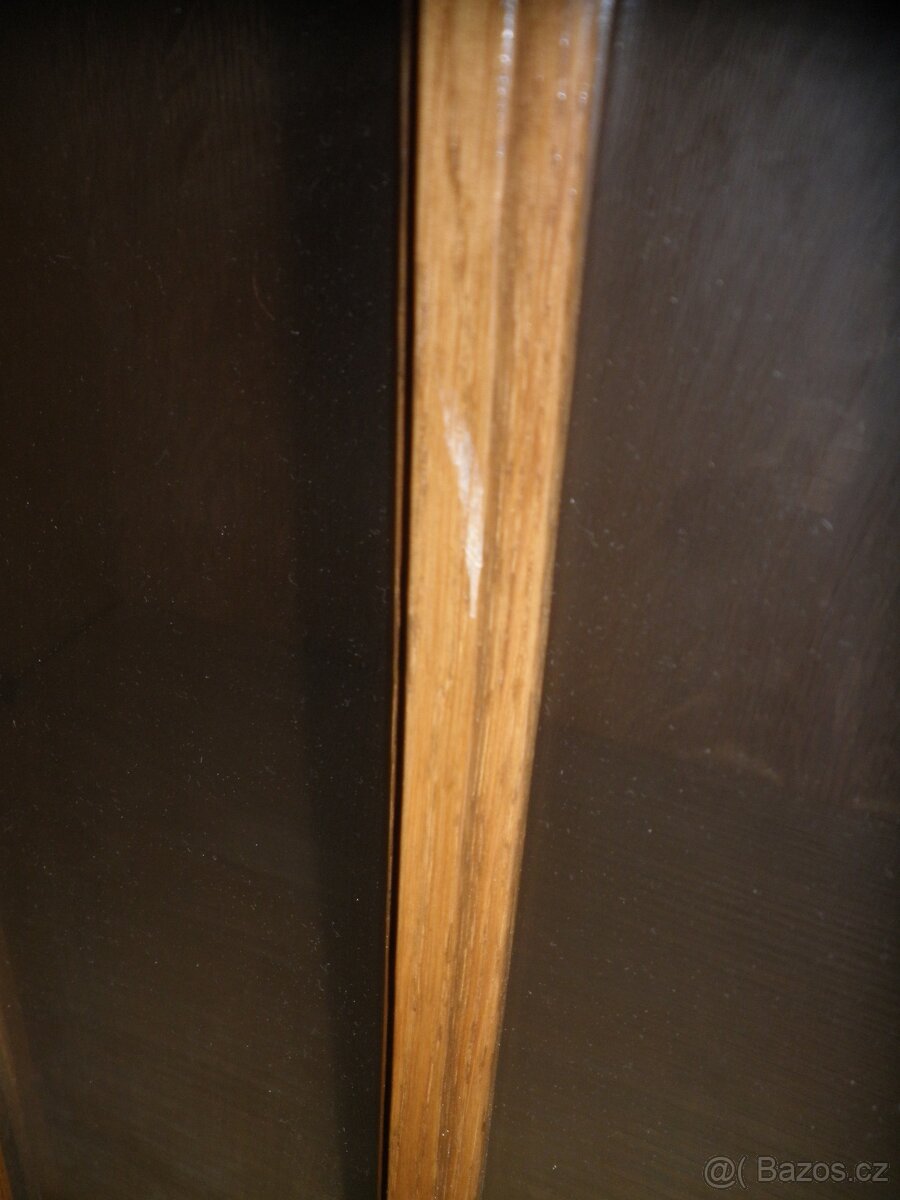 Rustikální vysoká vitrína - 9