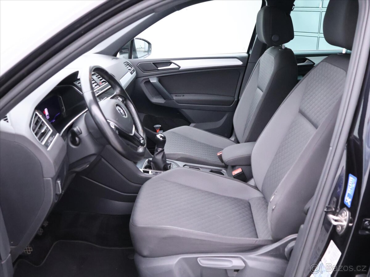 Volkswagen Tiguan 1,5 TSI R-line virtual DPH LED (2019) - 9