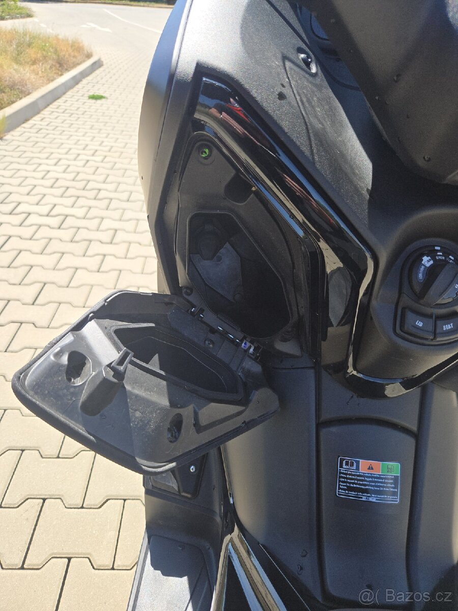 Yamaha X-Max 125 TECH MAX - 9