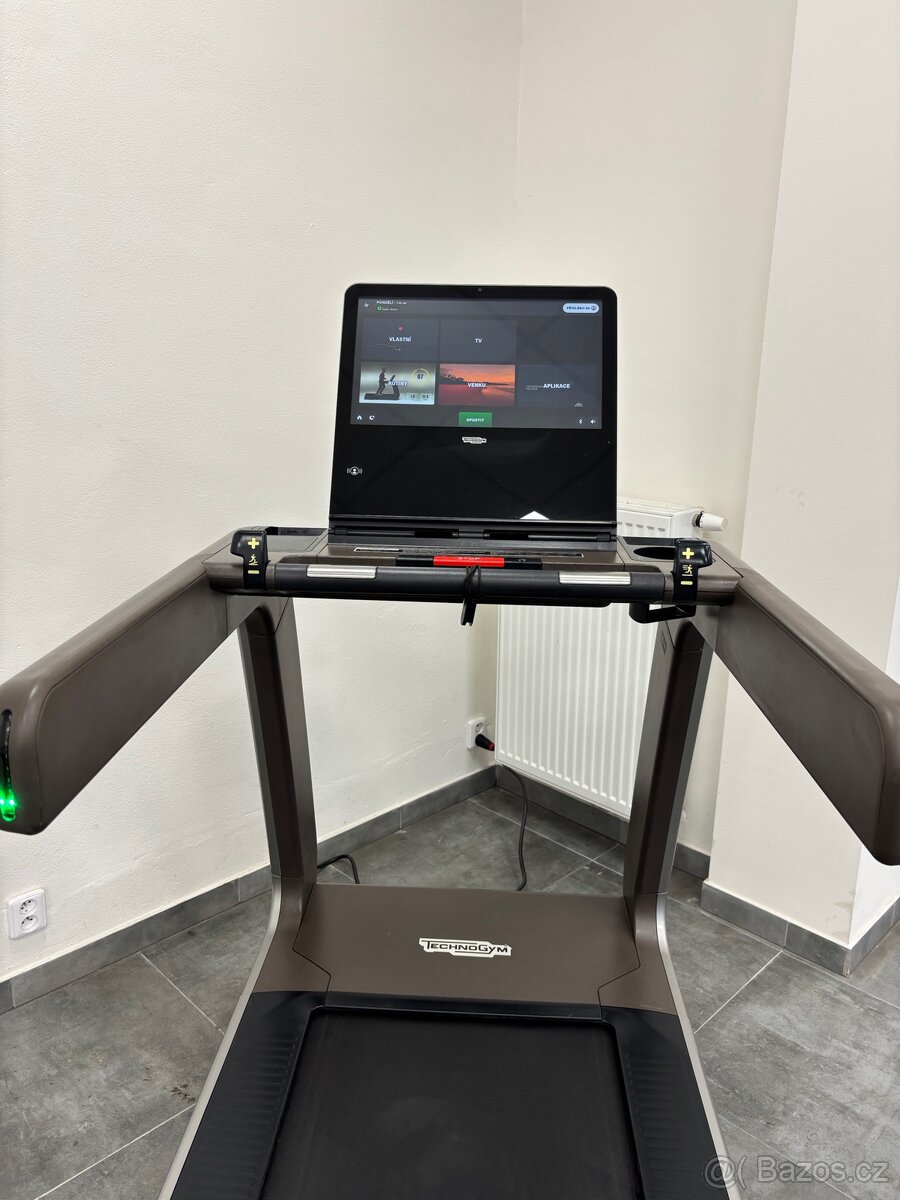 Technogym Artis Run Live - hnědý - 9