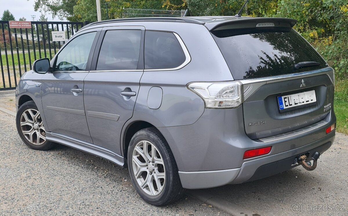 Prodám Outlander PHEV 2,0L "EL" - 9
