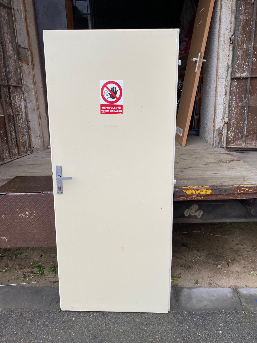 Dveře bílé, hnědé, včetně klik, více kusů- 80,70,60 - 9