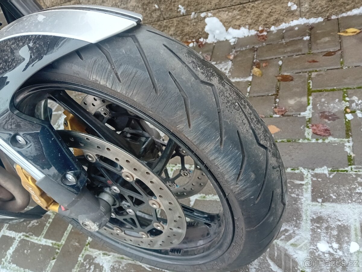 TRIUMPH STREET TRIPLE 675 R - 9