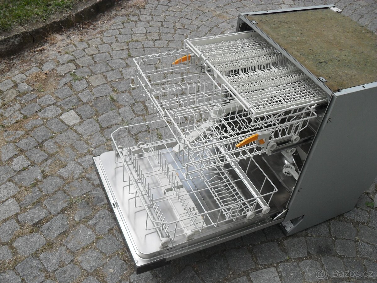 MIELE VESTAVNÁ MYČKA,PŘIHRÁDKA NA PŘÍBORY,LCD,TURBO,TOP ZNAČ - 9