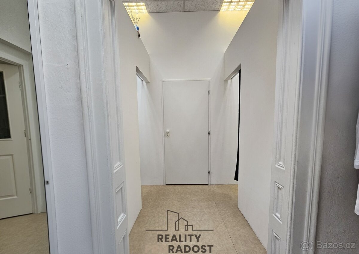 Pronájem komerčních prostor 90 m2 v centru, ul. Štefánikova - 9