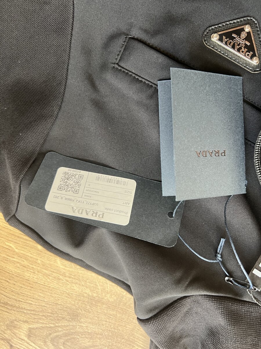 Černá mikina značky Prada - 9