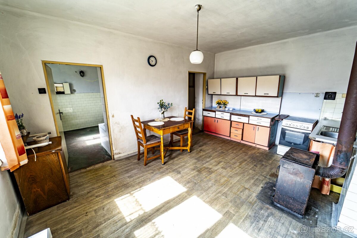 Sovínky, prodej rodinného domu 110 m2 se třemi garážemi - 9