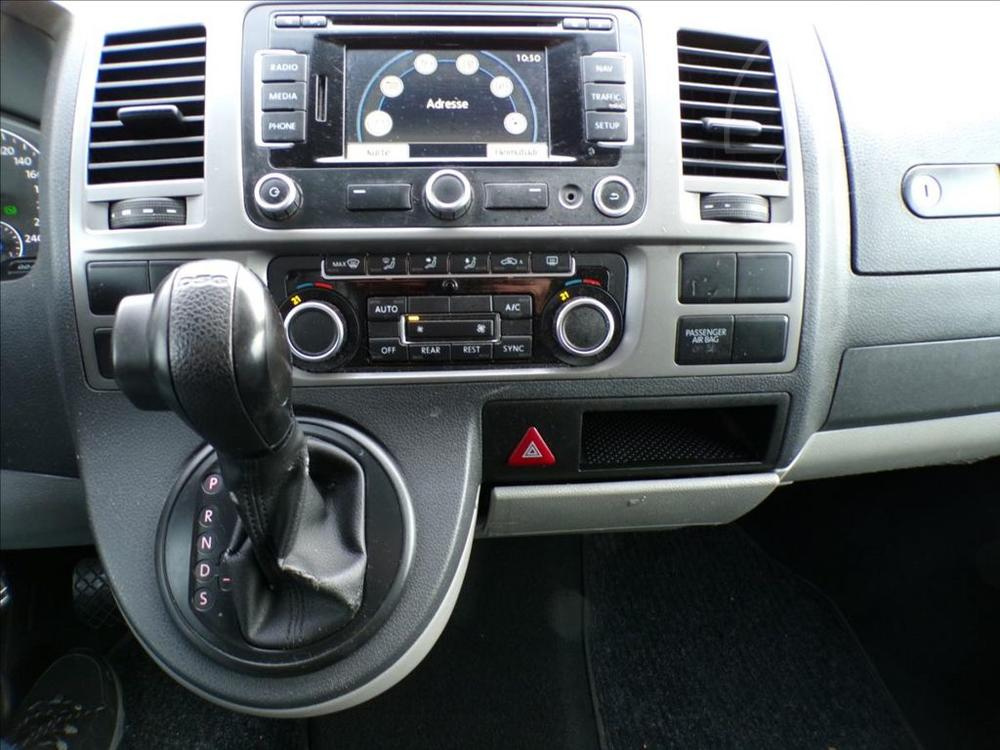Volkswagen Caravelle 2,0 TDI AUTOMAT,TAŽNÉ ZAŘÍZENÍ - 9