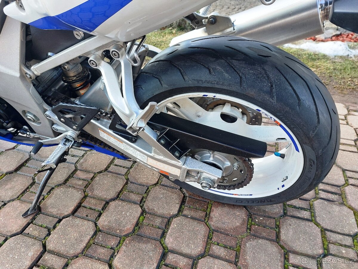 Suzuki GSXR 750 - 04/2002 - 9