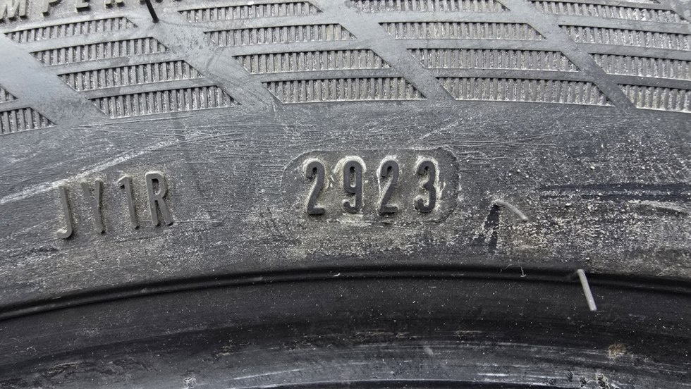 Letní pneu 235/45/20 Good Year - 9