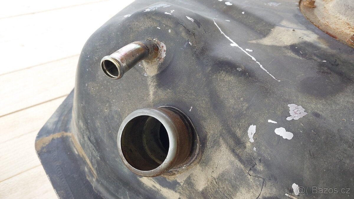 Nissan Patrol Y61 - Nádrž paliva Wagoon - 9