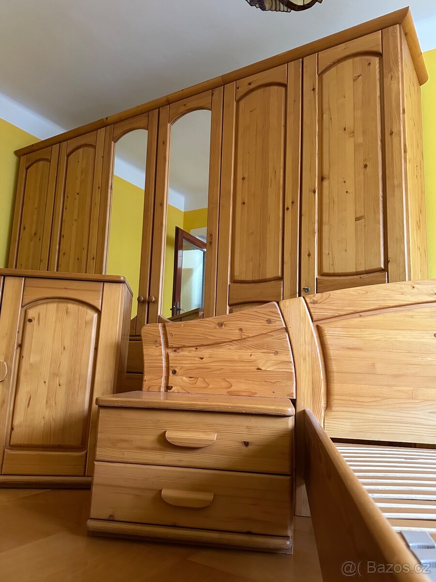 Celomasivní borovicová ložnice - 9