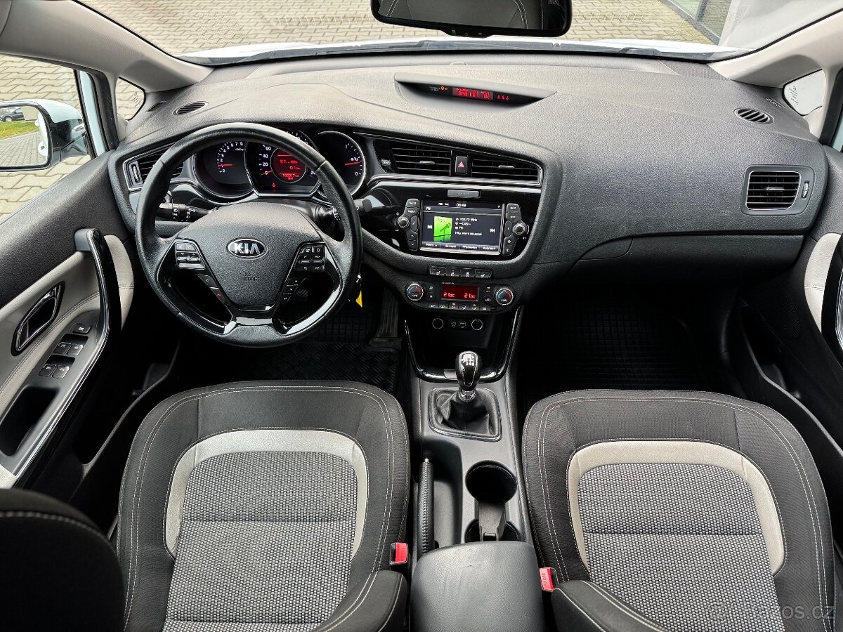 Kia Ceed kombi 1.6 GDI 99kW/135k Exclusive, ČR - 9