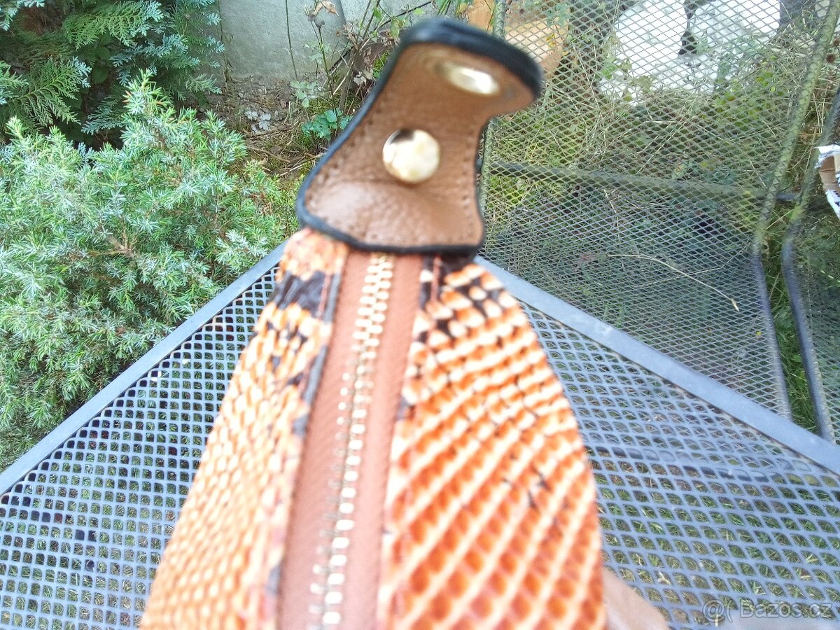 HNĚDÁ KOŽENÁ KABELKA S MOTIVEM HADA - 9