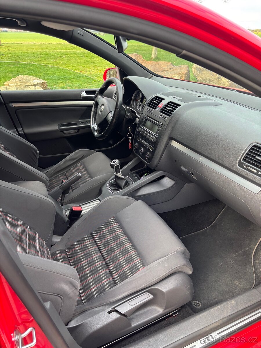 Volkswagen Golf GTI - 9