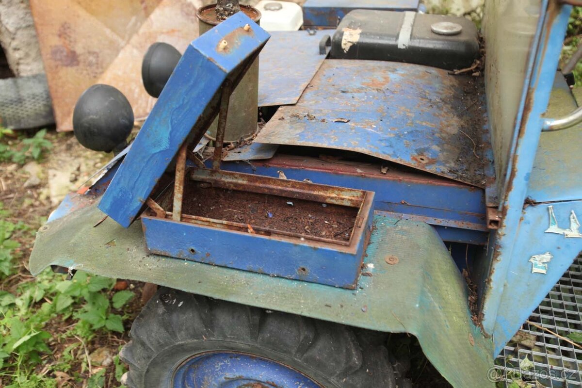 Malotraktor Trabant s korbou - 9
