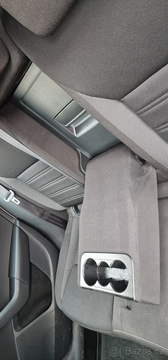 Škoda Octavia kombi 1.6 12/2018 - 9