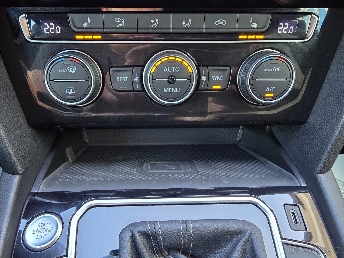 VW ARTEON 2,0TSI 200kW 4x4 DSG R-LINE KŮŽE+NAVI+KAMERA -DPH - 9