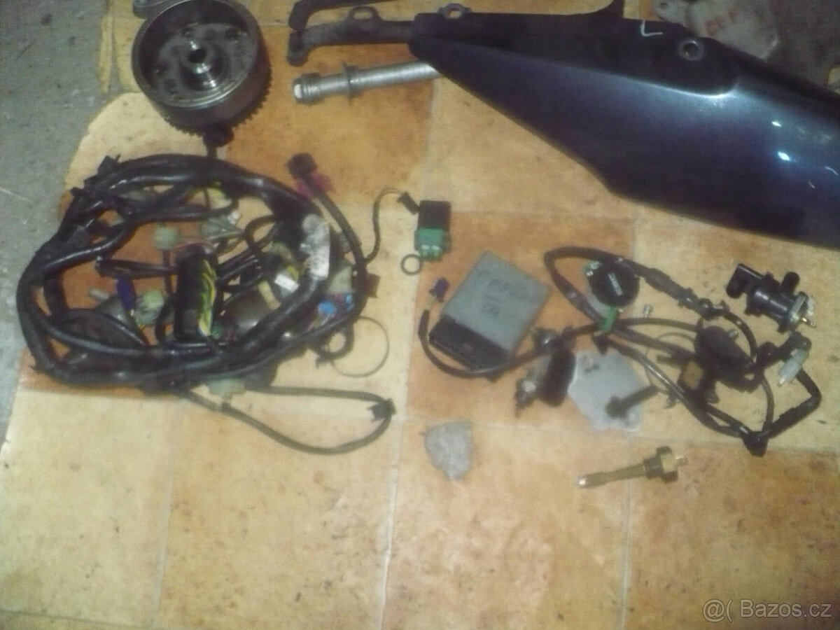 Honda cbf 600. r 04 -díly - 9