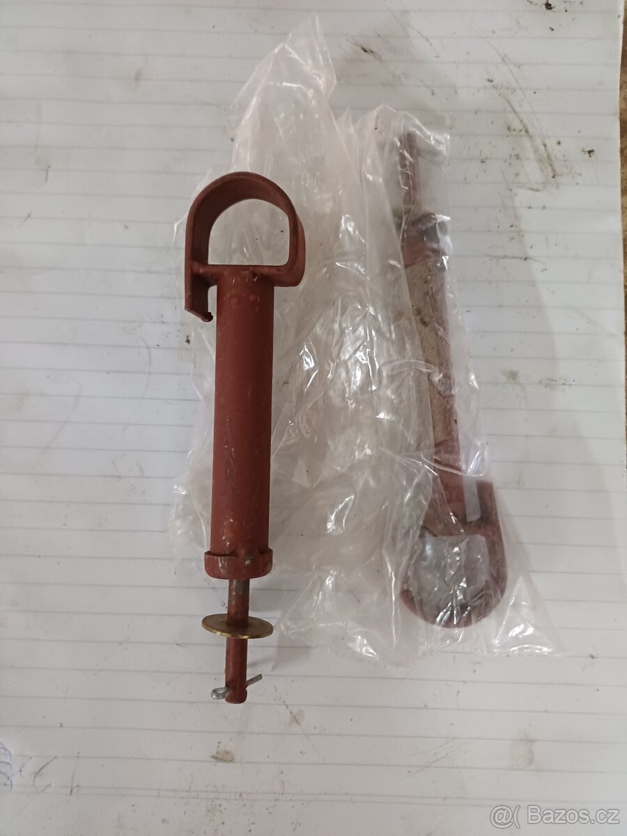 Zetor super blatníky, plechy motoru - 9