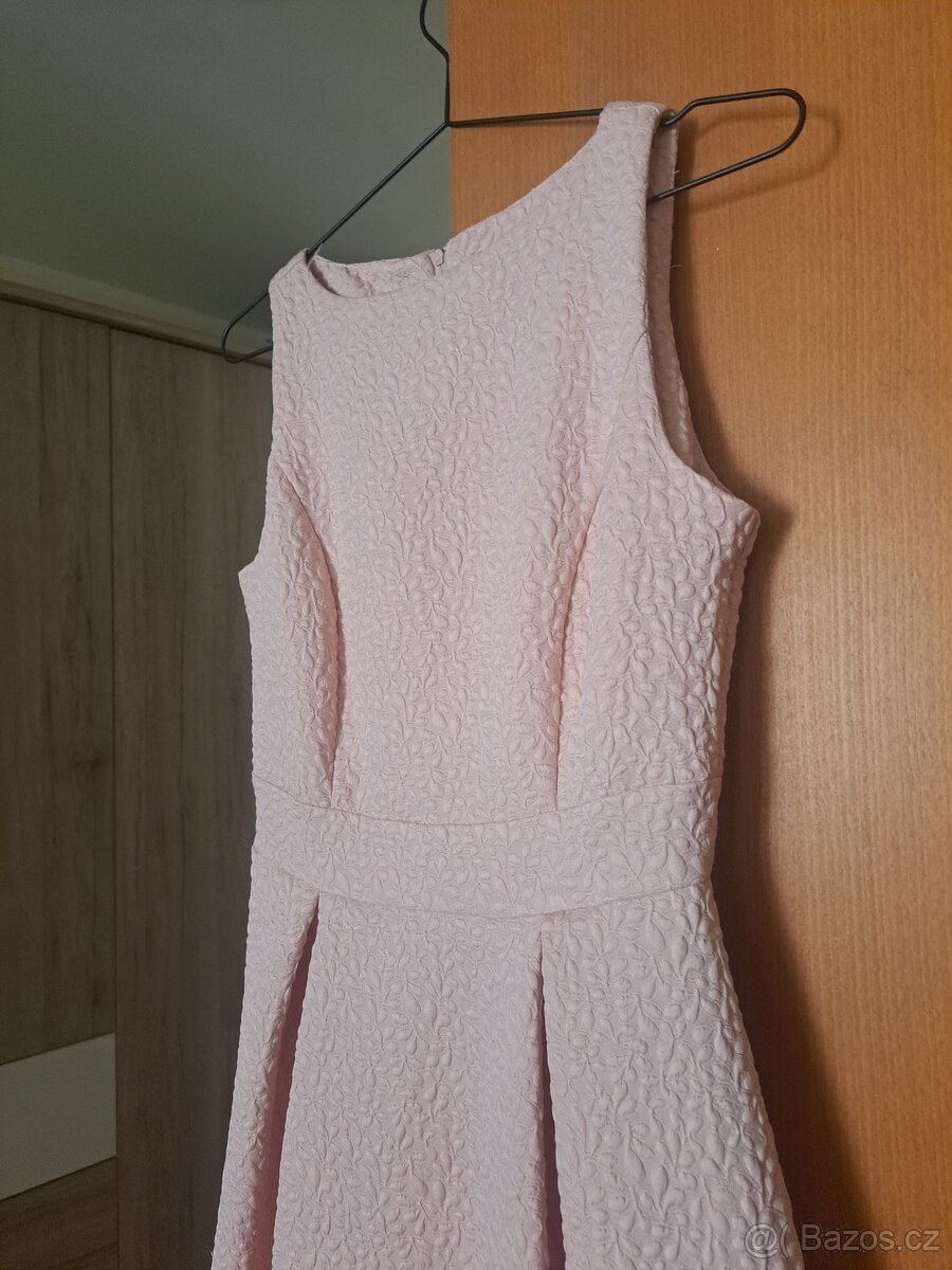 Světle růžové společenské šaty - 9