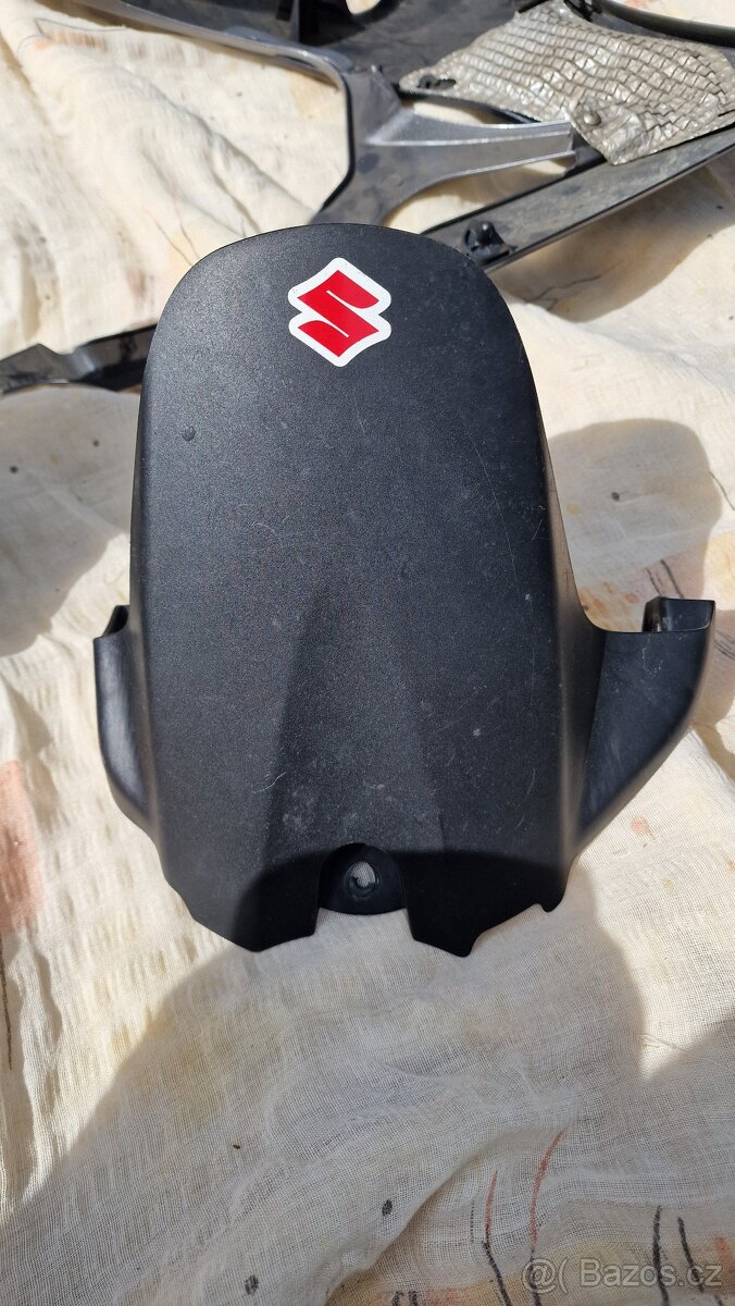 Prodám nahradní díly na Suzuki GSX-R 750 K7 - 9