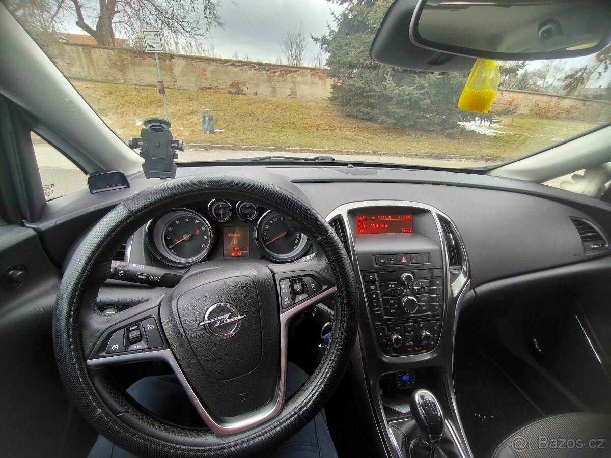 Opel Astra J 1.4 16V, 103kw, 2011 - 9