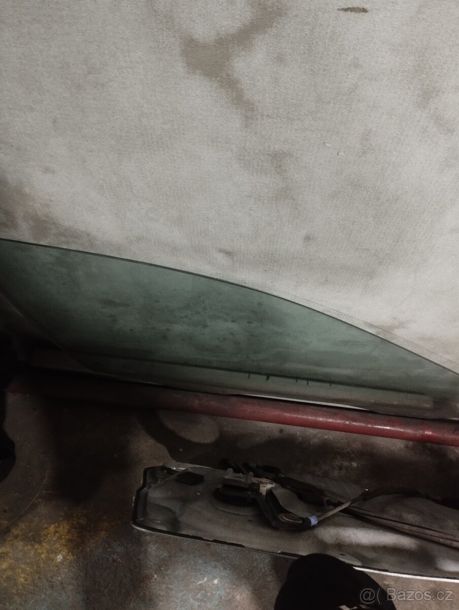 Škoda Superb 1 - práva a levá El.stahovacka, central - 9