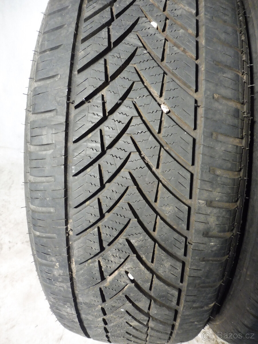 Prodám 2 ZIMNÍ pneumatiky TOURADOR 215/65/R15 rv:2022 - 9