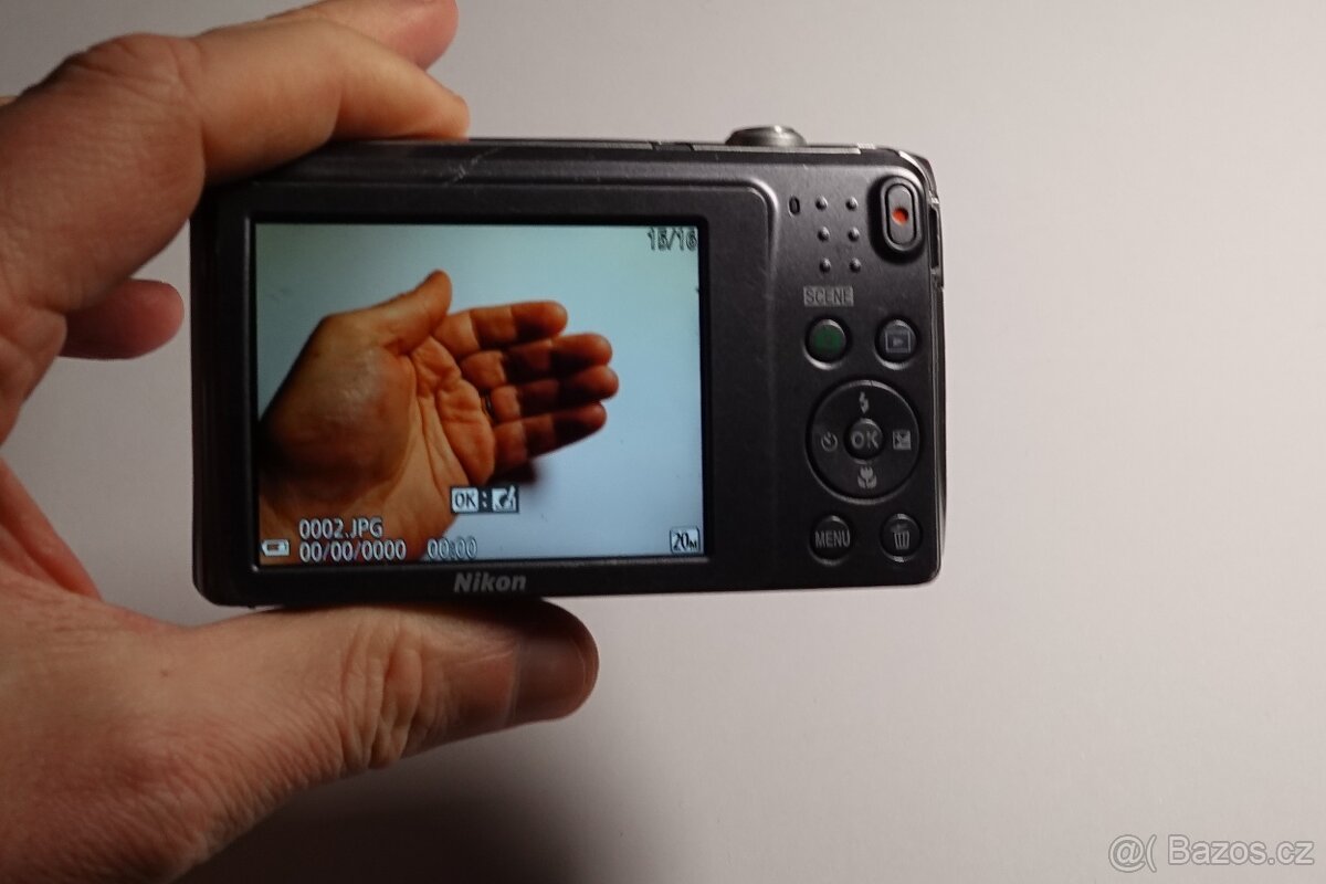 Nikon Coolpix S3700 - 9