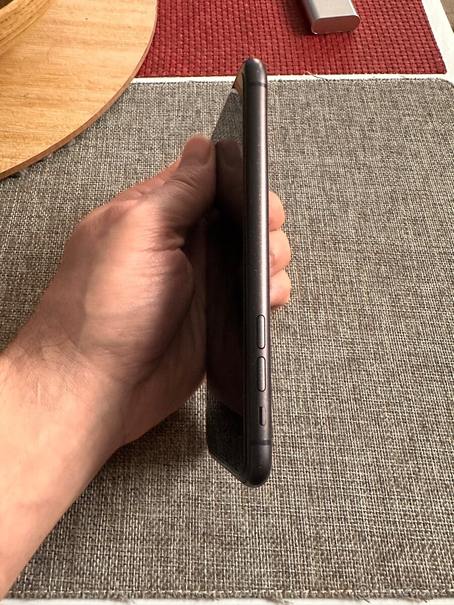 Prodám IPhone 11, černý 64 GB - 9