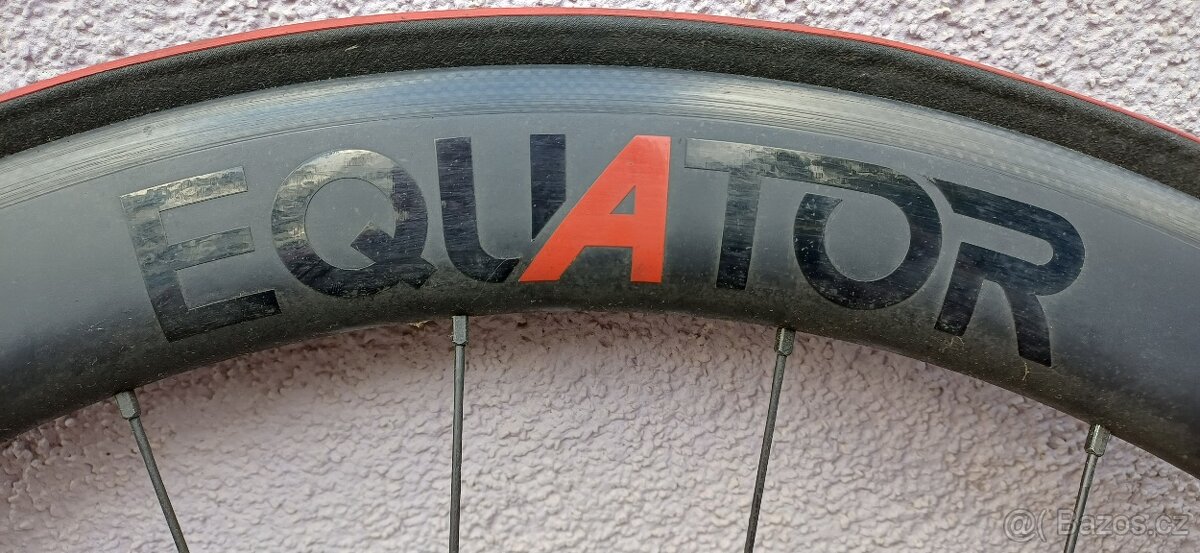 Silniční kolo TREK - 9