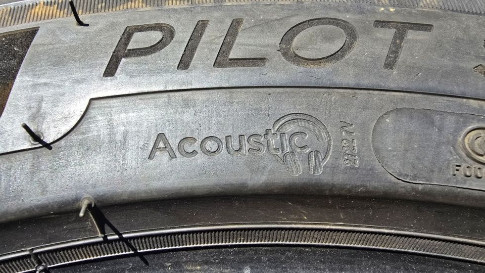 Letní pneu 235/45/18 Michelin - 9