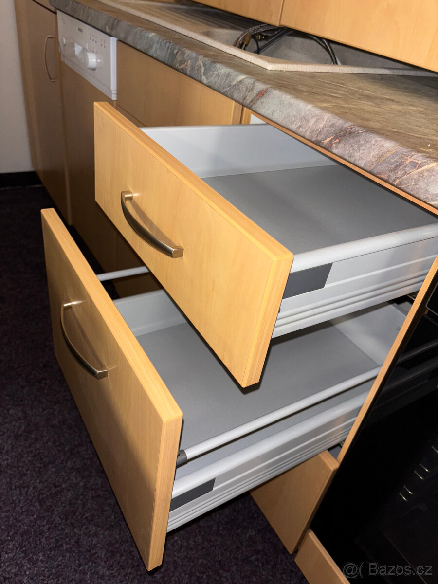 Kuchyň se zánovními spotřebiči - 9