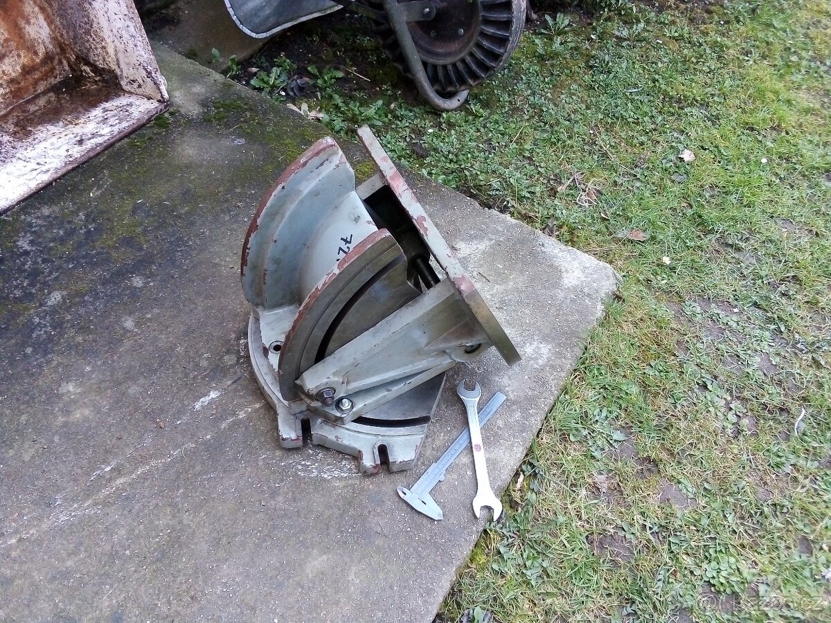 Naklápěcí natáčecí přípravek pod svěrák na fézku. 72kg - 9