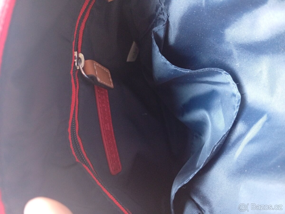 Nová kabelka Tommy Hilfiger, taštička Armani zdarma - 9