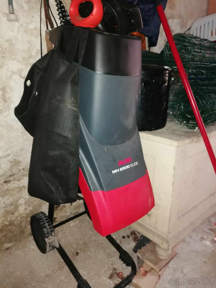 Štěpkovač/ drtič větví - 9