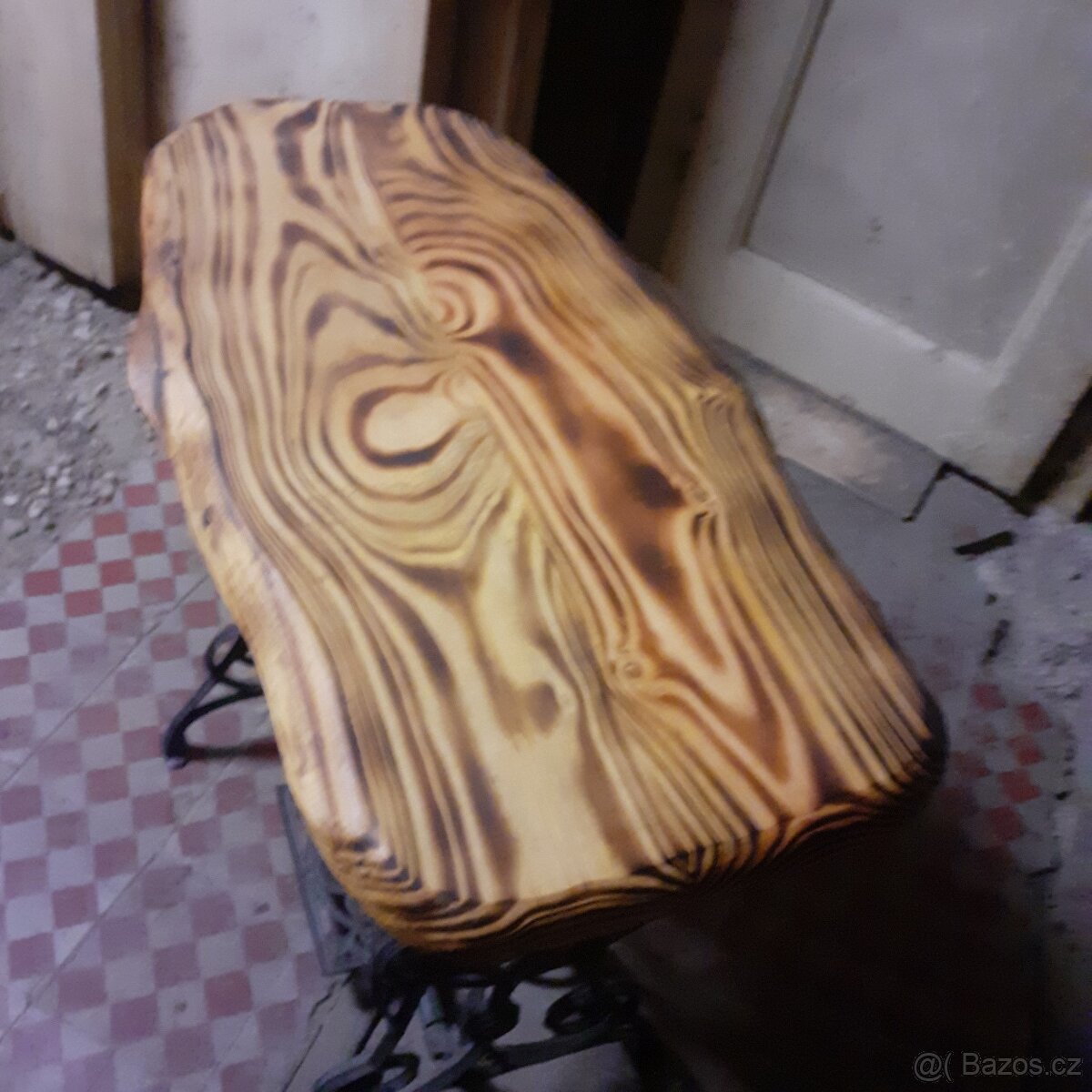 Stolek ze šicího stroje - 9