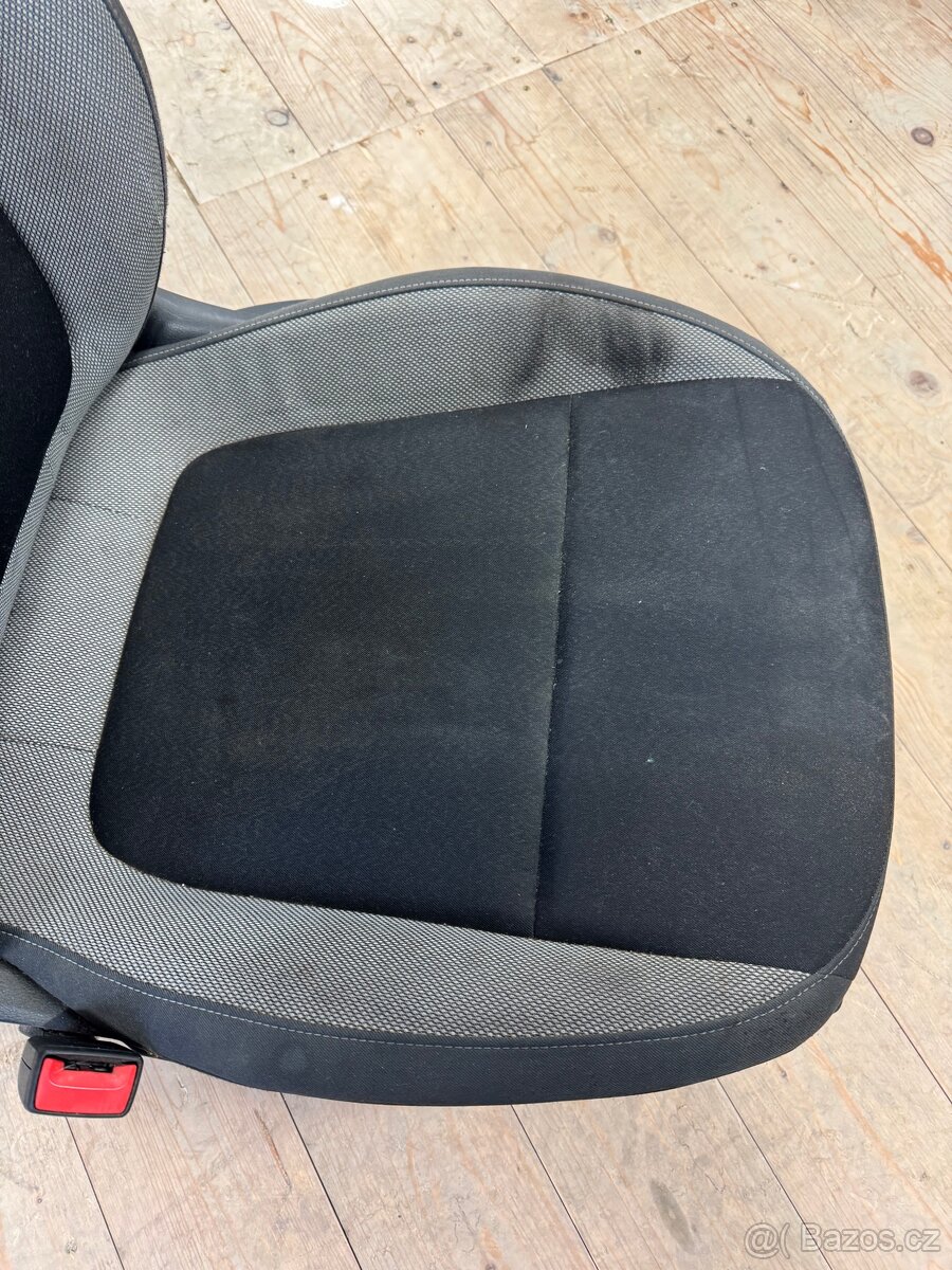 Škoda Fabia 3, řidičova sedačka - 9