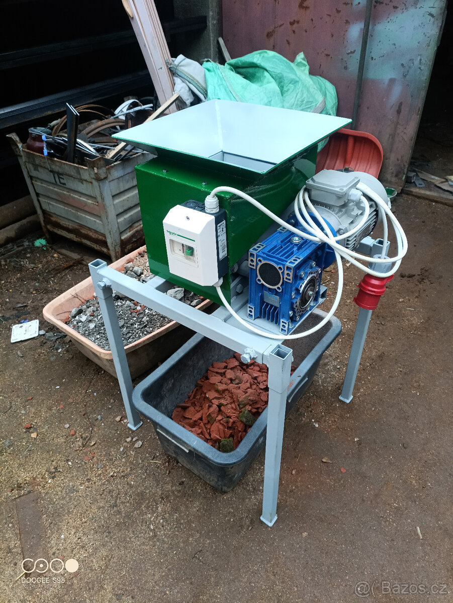 Drtič drobých stavebních sutí uhli atd. - 9