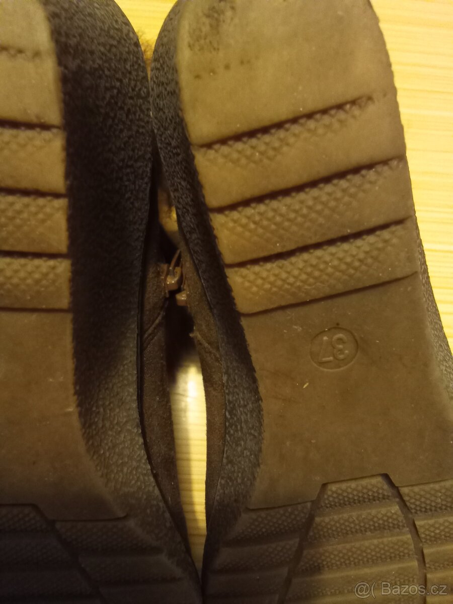 Hnědé semišové boty, velikost 37 - 9