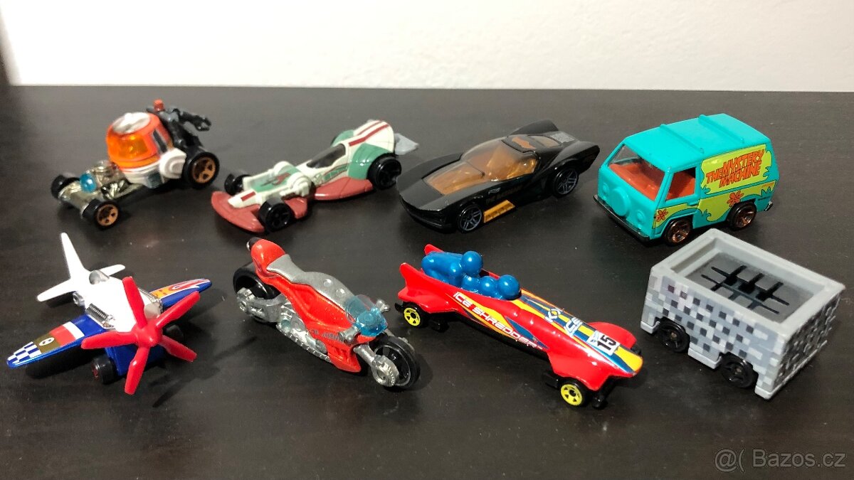 HotWheels Auticka - 9