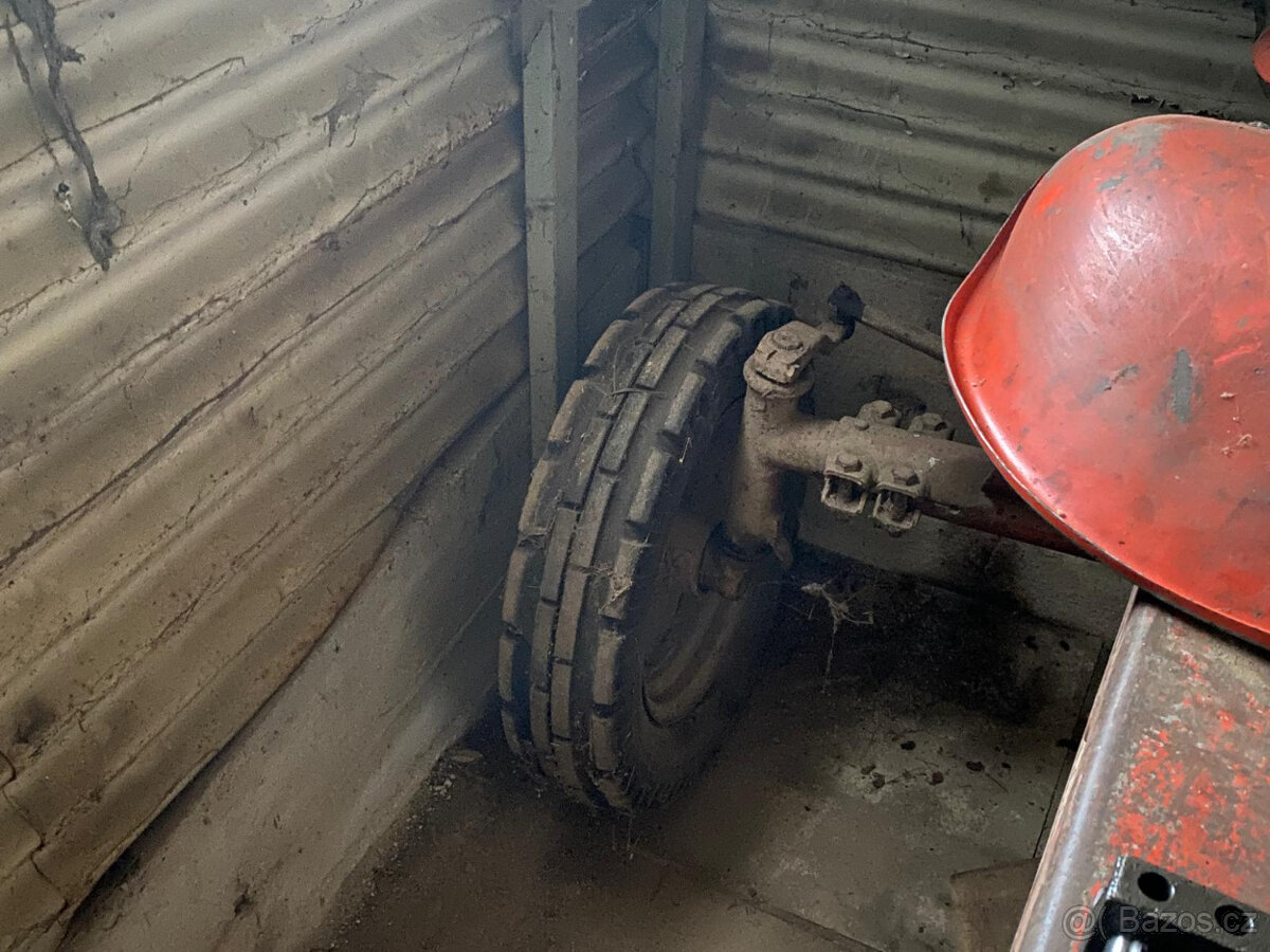 TRAKTOR RS09 4válec - 9