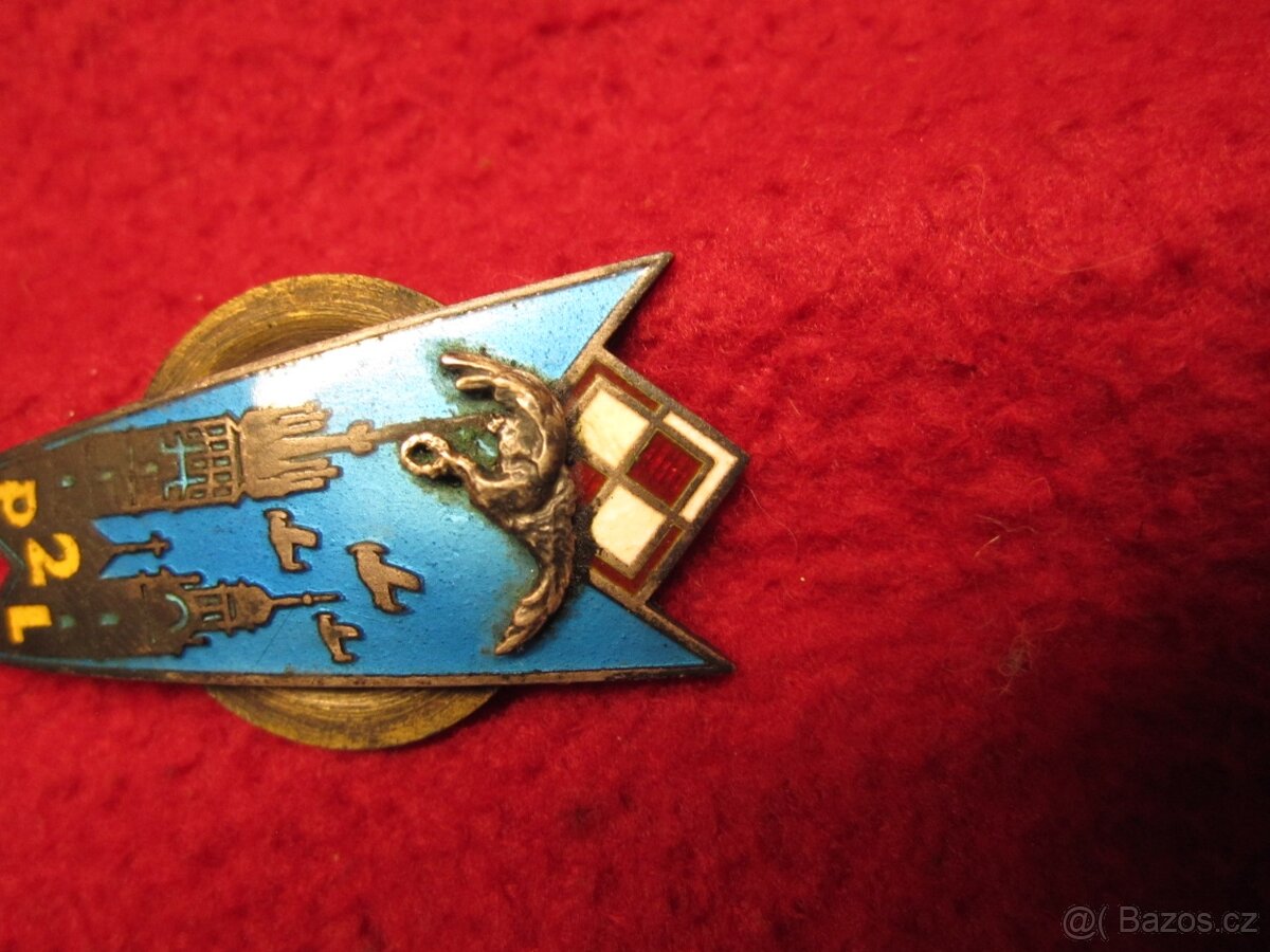 Pozustalost po letci. Kordik, vyznamenani, rumunska, polska. - 9