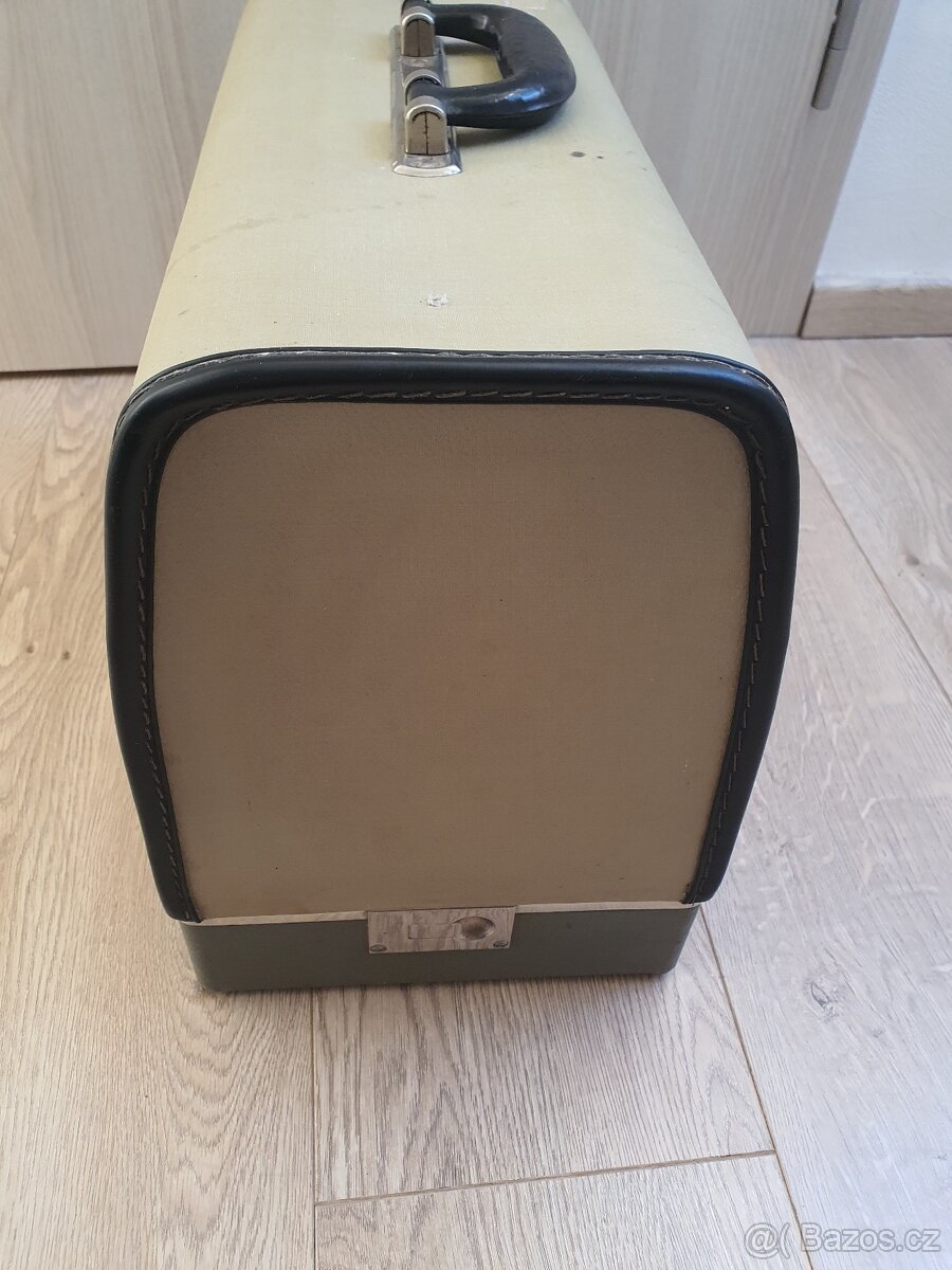 Starší šicí stroj - 9