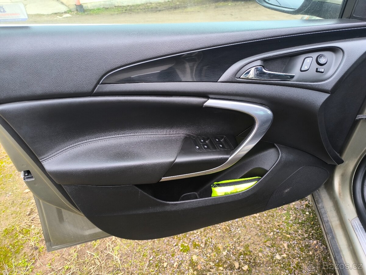 Opel Insignia sport tourer - 9