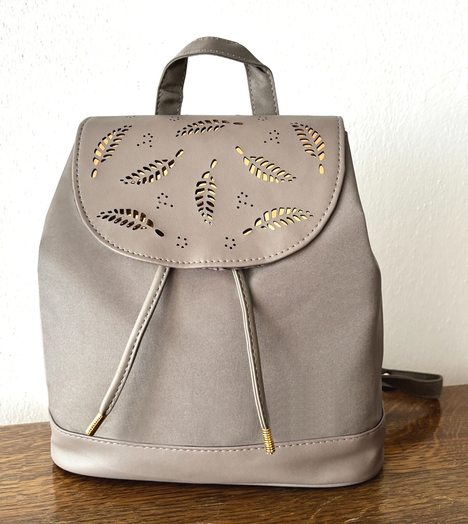 Nový krásný komplet: batůžek + peněženka + šátek. - 9